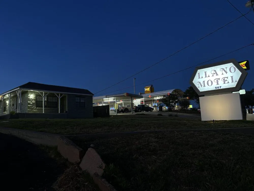 Llano Motel hotel hero