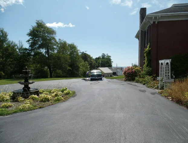 Captain Sweetser's Inn hotel detail image 4