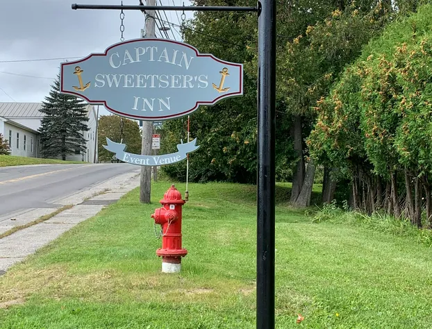 Captain Sweetser's Inn hotel detail image 3