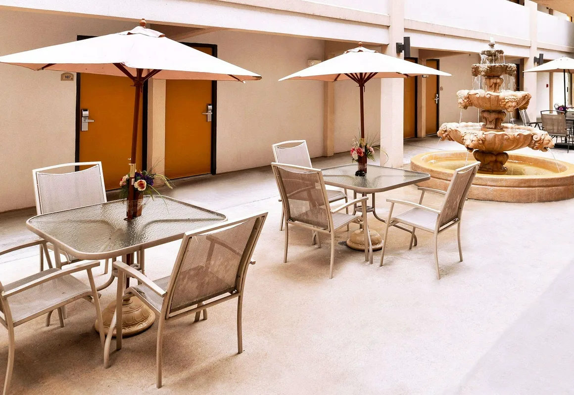 Executive Inn & Suites hotel hero