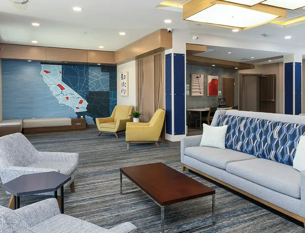 Holiday Inn Express & Suites Ridgecrest - China Lake by IHG hotel detail image 3