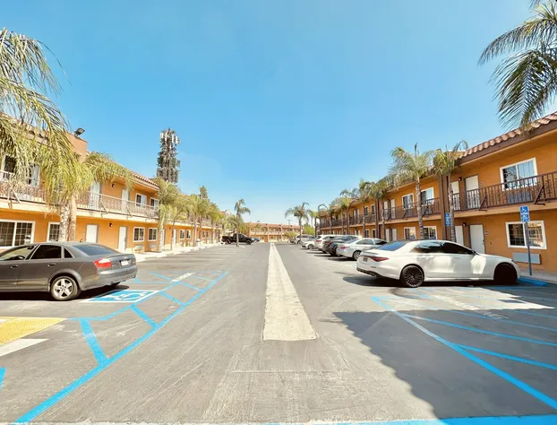 Express Inn & Suites hotel detail image 1