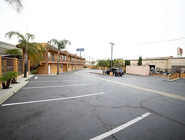 Express Inn & Suites hotel detail image 1