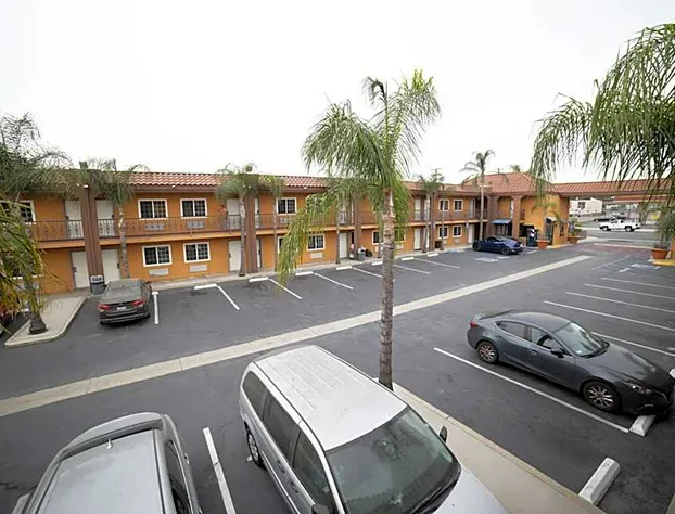 Express Inn & Suites hotel detail image 2