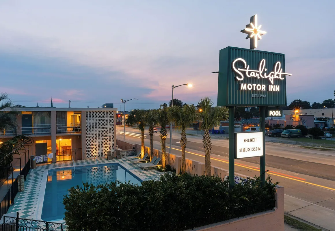 Starlight Motor Inn hotel hero