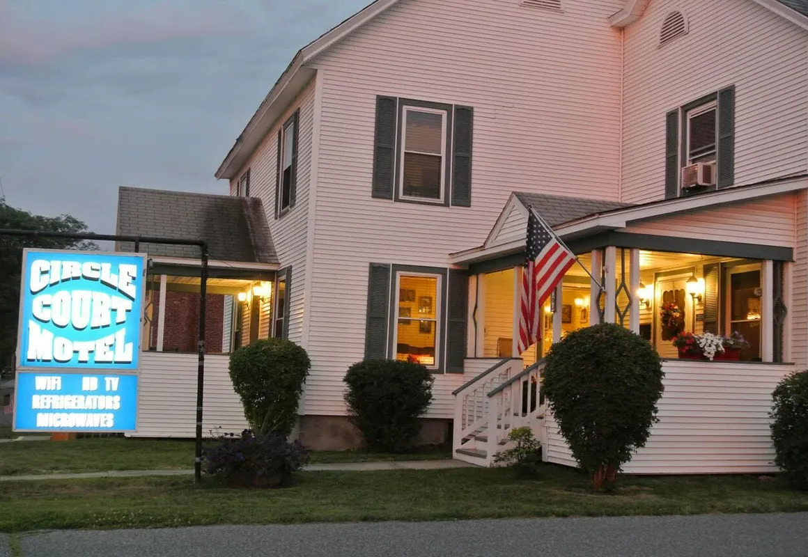 Circle Court Motel hotel hero