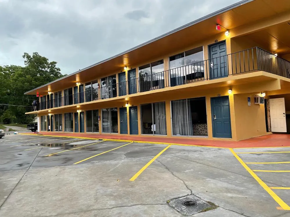 Royal Inn hotel hero