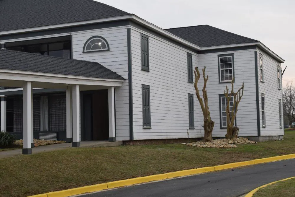 Quality Inn & Suites hotel hero