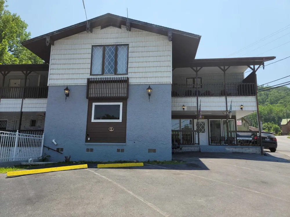 Ski Mountain Lodge hotel hero