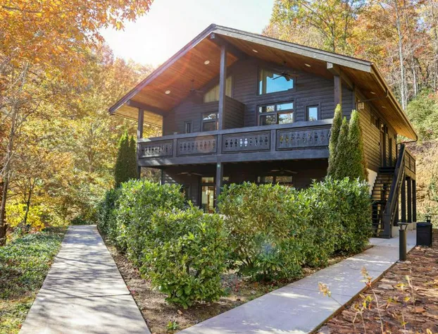 Outland Chalet & Suites Great Smoky Mountains hotel detail image 1