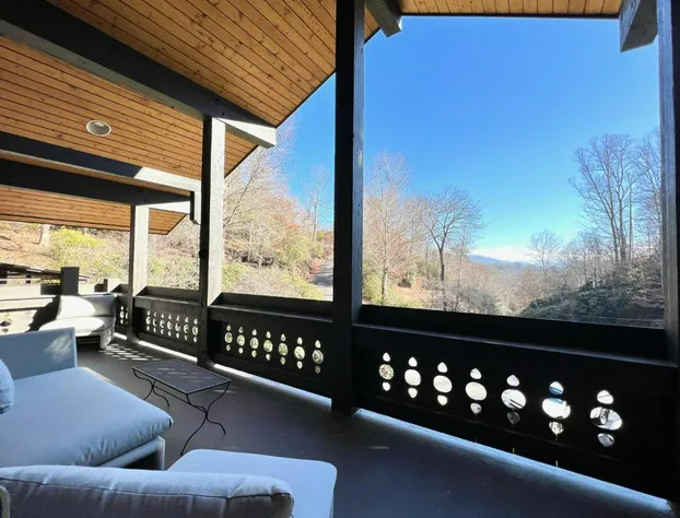 Outland Chalet & Suites Great Smoky Mountains hotel detail image 4