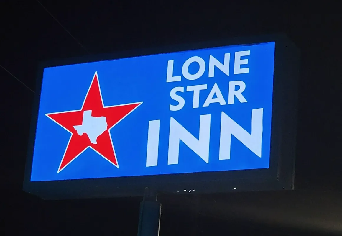 Lone Star Inn hotel hero