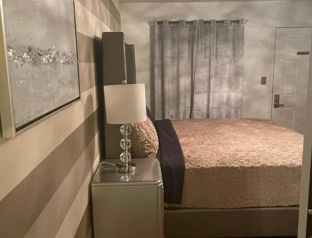 Red Lotus Inn hotel detail image 4