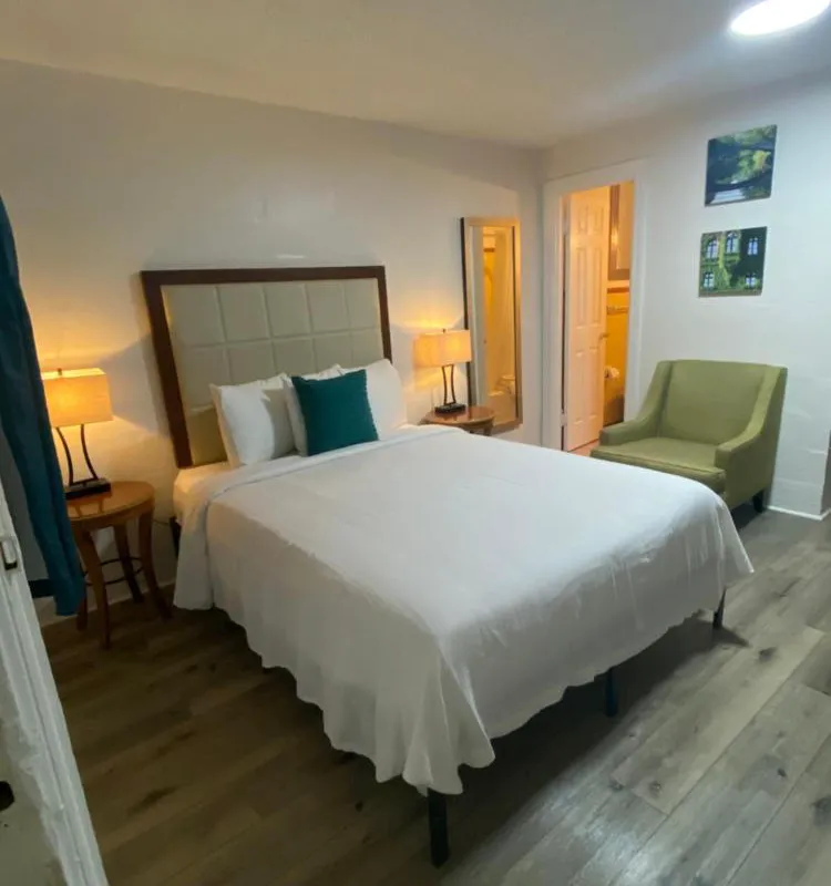 American Inn hotel hero