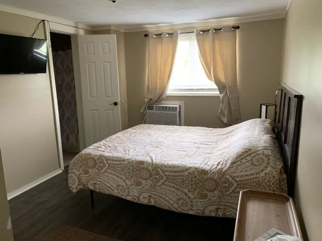 The Travelers Inn hotel hero