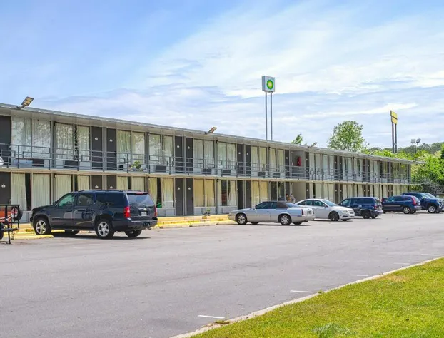 Masters Inn Selma/Smithfield I-95 By OYO hotel detail image 1