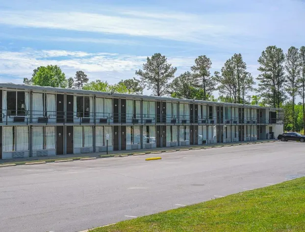 Masters Inn Selma/Smithfield I-95 By OYO hotel detail image 3