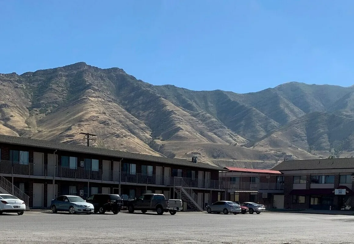 Days Inn by Wyndham Lake Point hotel hero