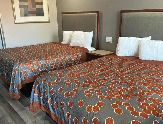 Royal Motel Tracy Llc hotel detail image 4