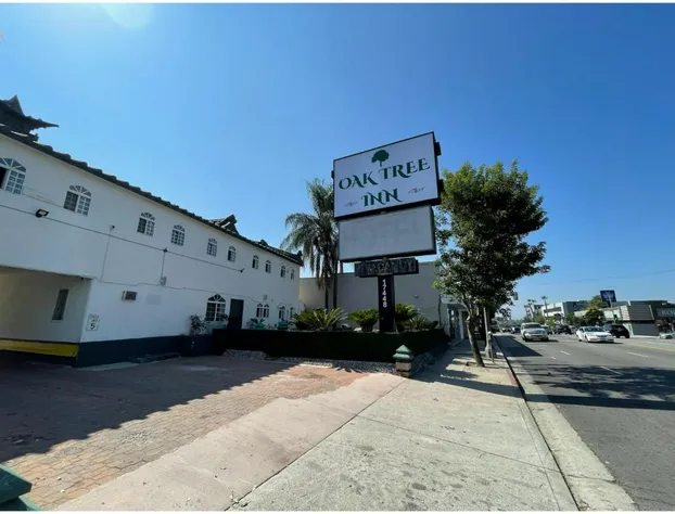 Oak Tree Inn hotel detail image 1