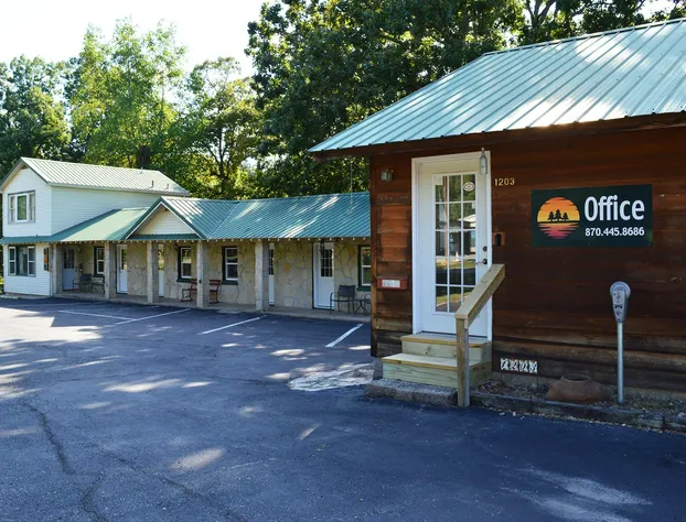 Lake River Lodge hotel detail image 1