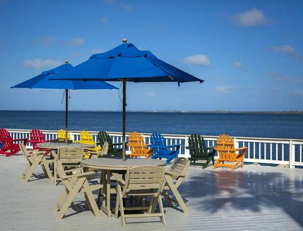 Seaside Luxury Oasis with balcony hotel detail image 1