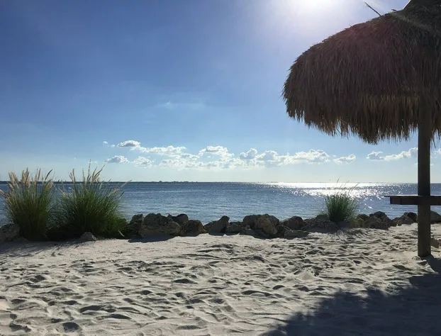 Seaside Luxury Oasis with balcony hotel detail image 2