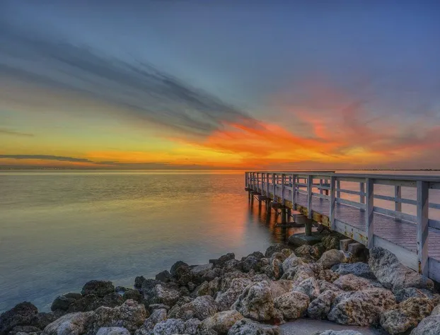 Seaside Luxury Oasis with balcony hotel detail image 3
