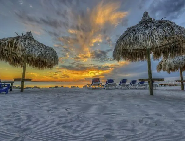 Seaside Luxury Oasis with balcony hotel detail image 4
