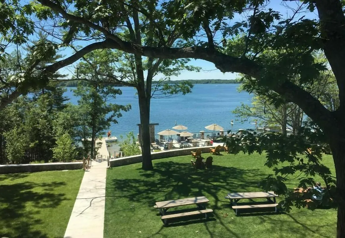 Stone Hotel & Cottages hotel hero