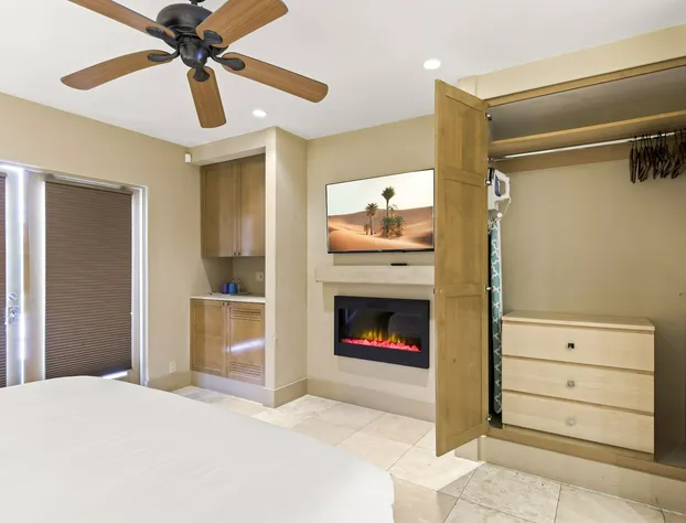 Poolside Fun King Suite hotel detail image 4