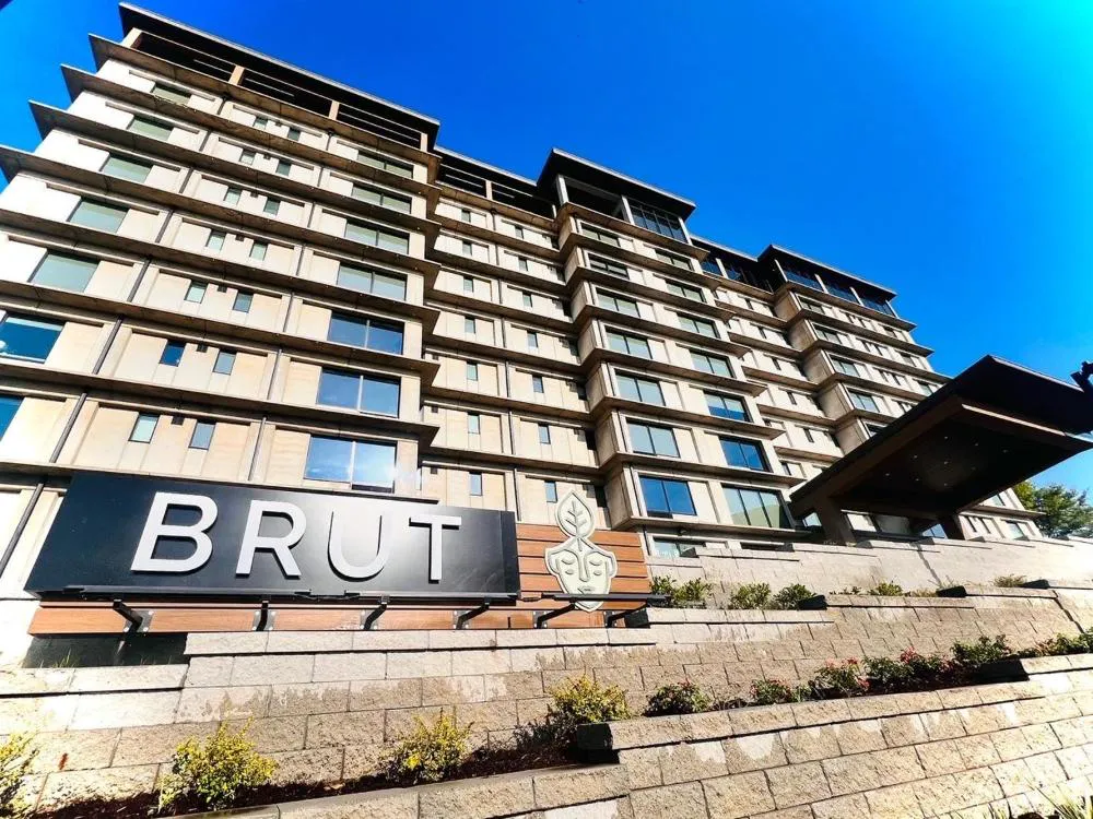 Brut Hotel hotel hero