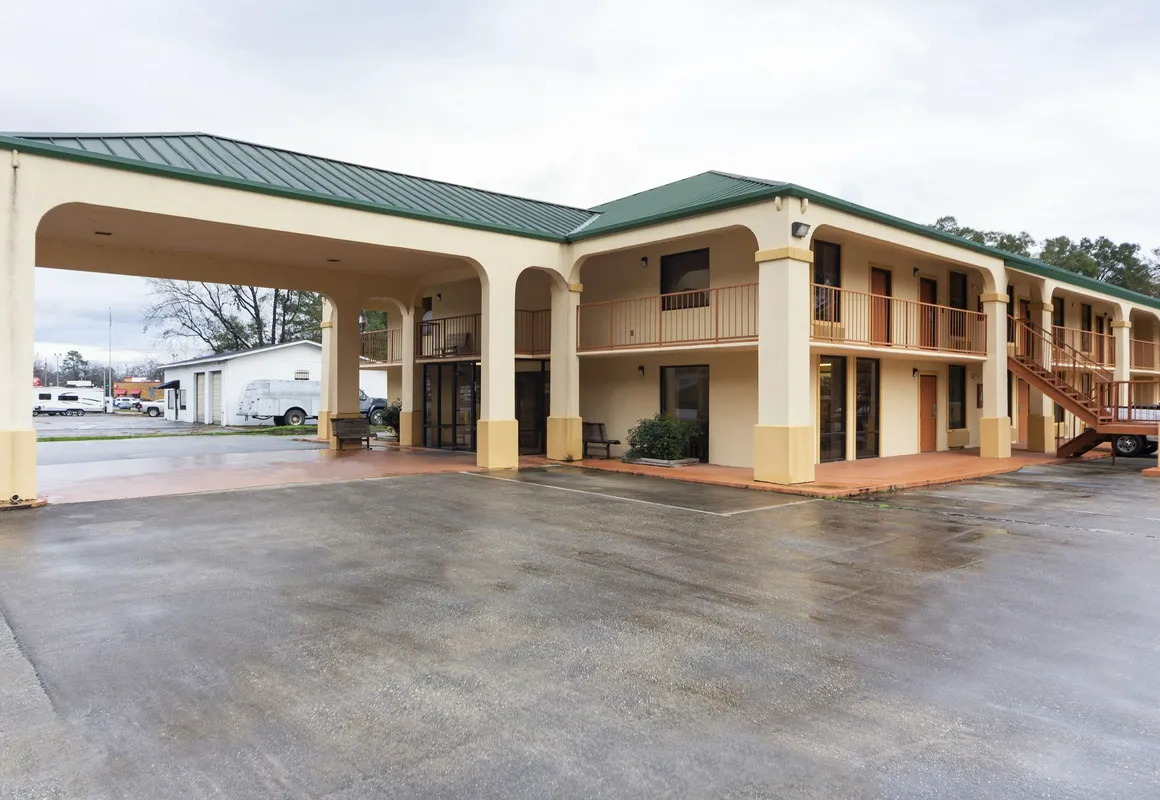 Days Inn & Suites by Wyndham Brewton hotel hero