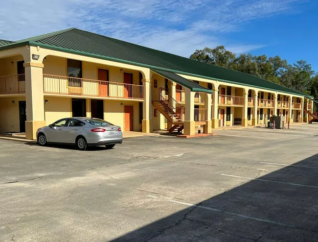 Days Inn & Suites by Wyndham Brewton hotel detail image 1