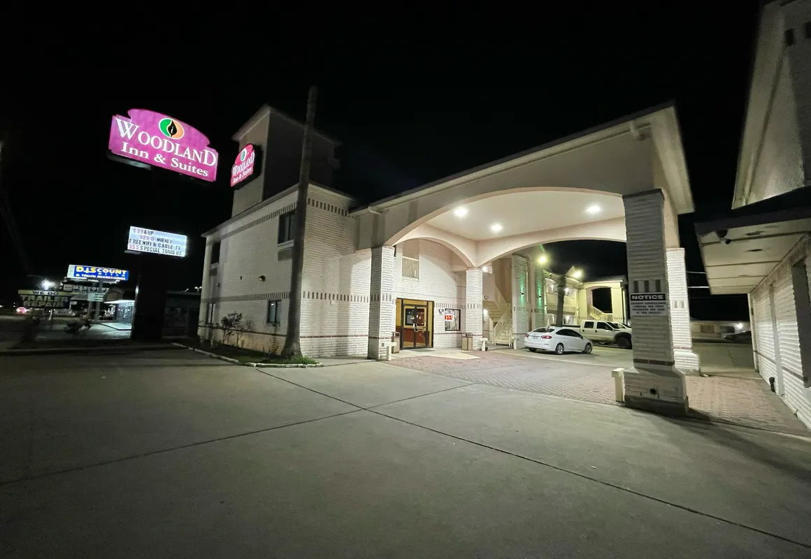 Woodland Inn & Suites hotel hero