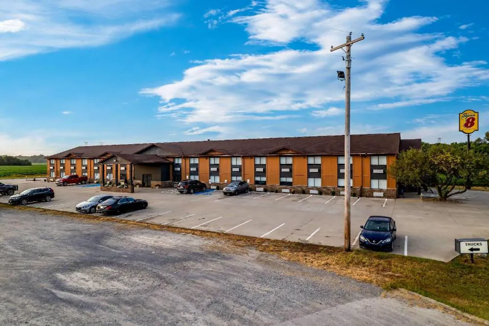 Super 8 by Wyndham Marston hotel hero