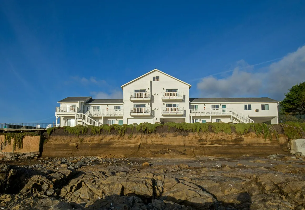 Black Sands Inn hotel hero
