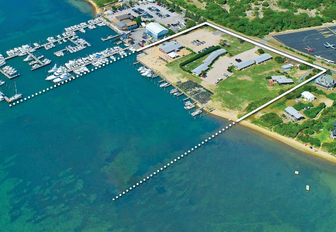 435 East Lake hotel hero