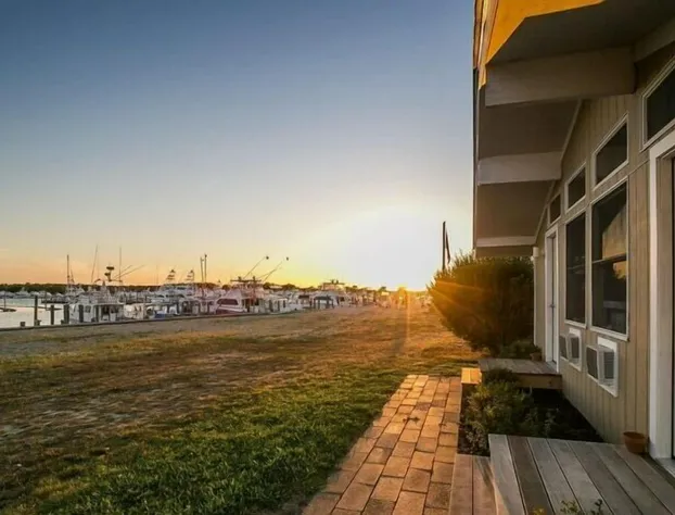 435 East Lake hotel detail image 4