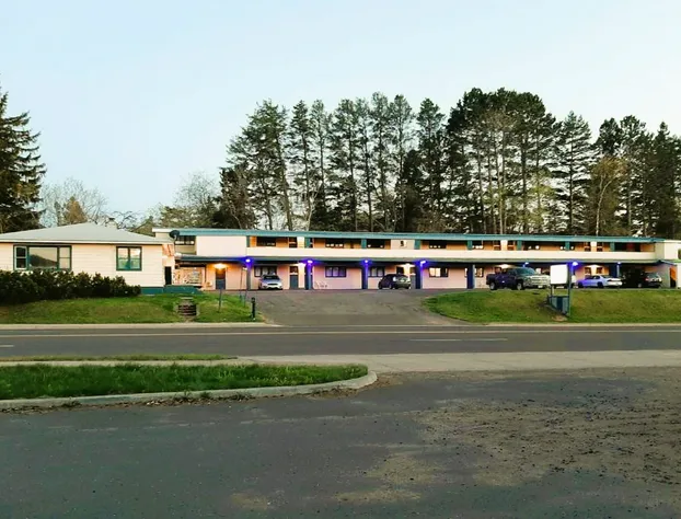 Love Hotels Timberline By OYO Lake Superior hotel detail image 1