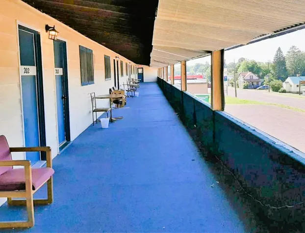 Love Hotels Timberline By OYO Lake Superior hotel detail image 2