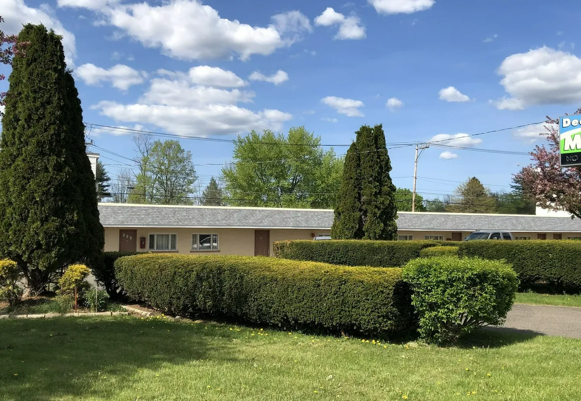 Deep Well Motel hotel hero