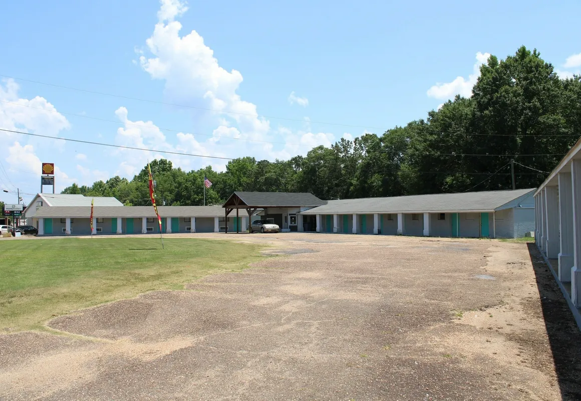 Grand Motel Inn and Suites of Reform AL hotel hero