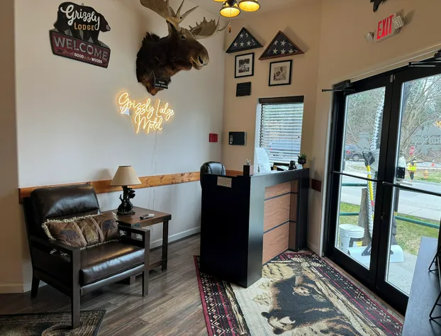 Grizzly Lodge Motel hotel detail image 1