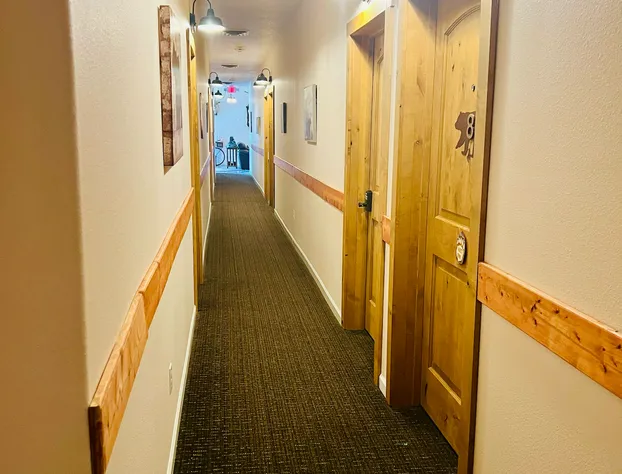 Grizzly Lodge Motel hotel detail image 2