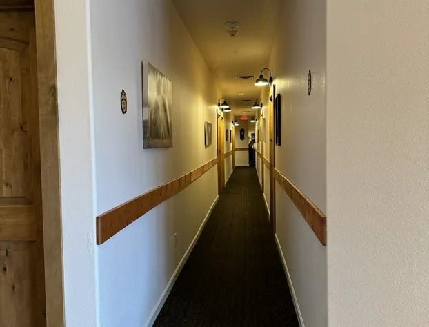 Grizzly Lodge Motel hotel detail image 4