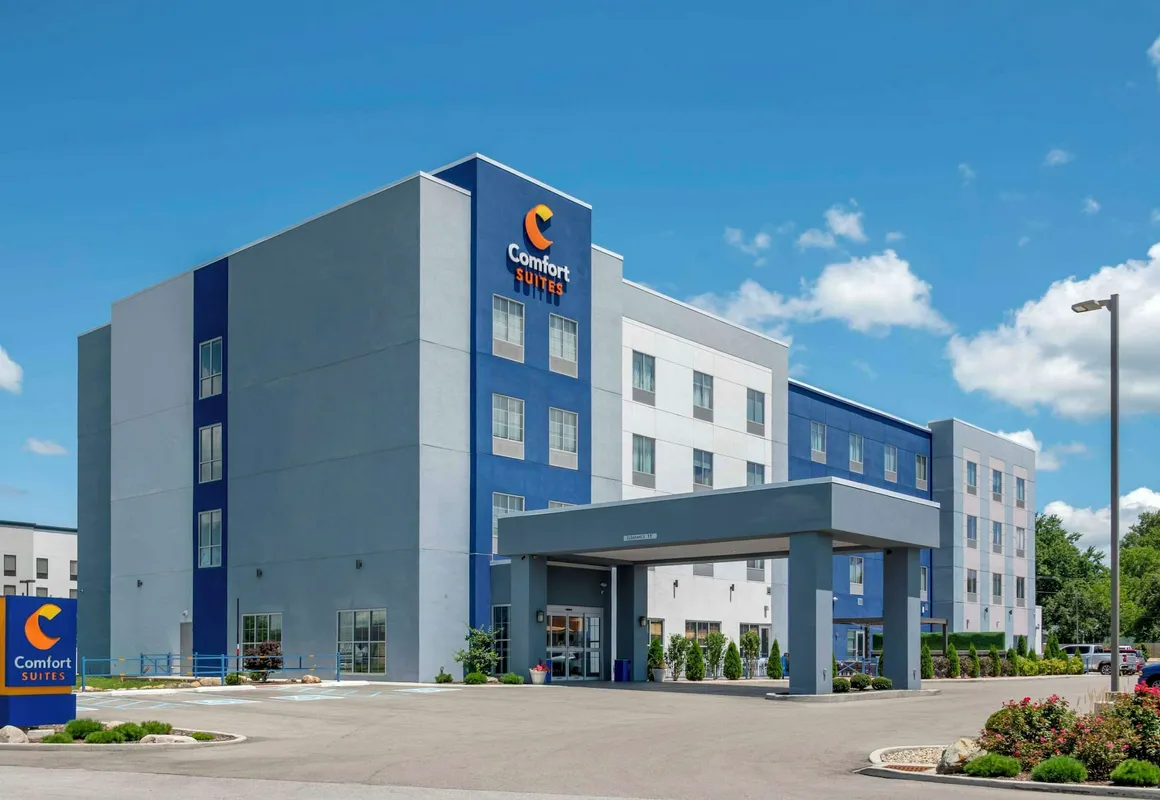 Comfort Suites hotel hero