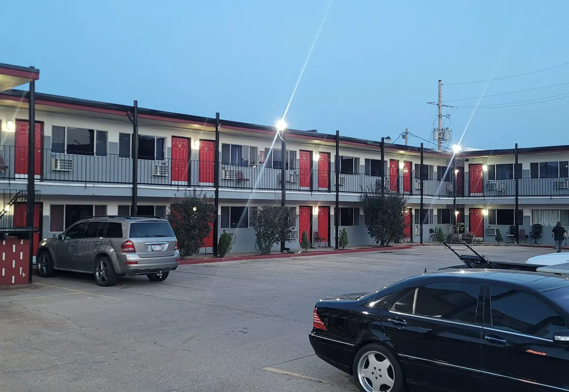 Sky-Palace Inn & Suites Hutchinson hotel hero