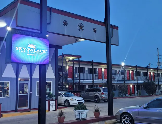 Sky-Palace Inn & Suites Hutchinson hotel detail image 2