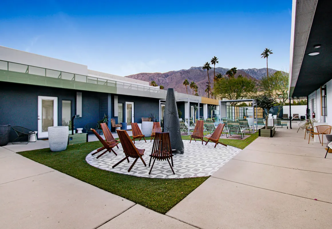 Mahala 21 and Over hotel hero